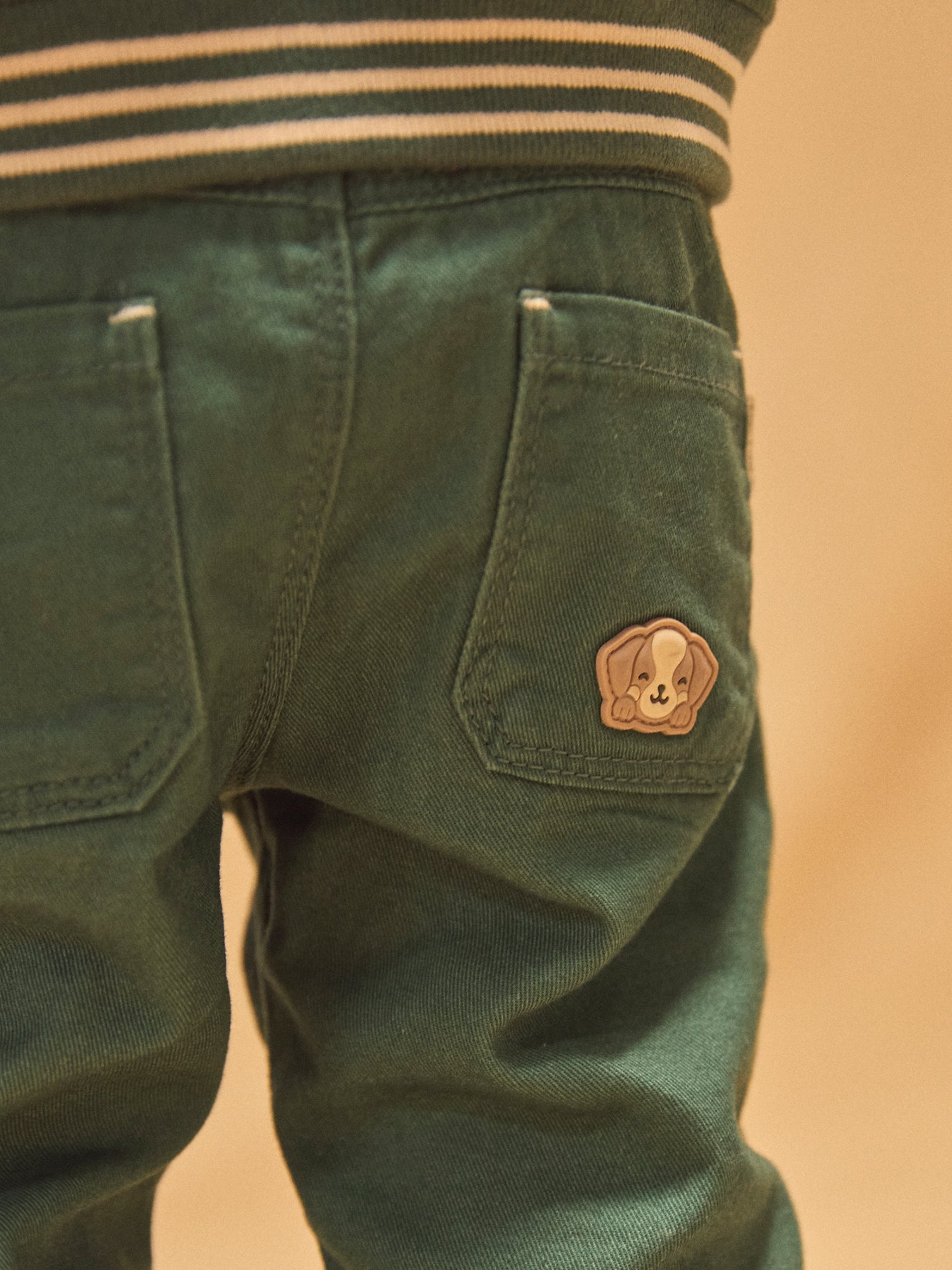 Dunkelgrüne, hochklappbare Hose Baby Junge
